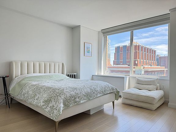 3rd image of 212 Warren St APT 27A