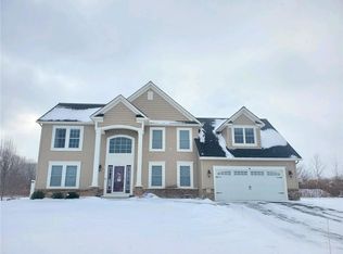 225 Barclay Ct, Rochester, NY 14612
