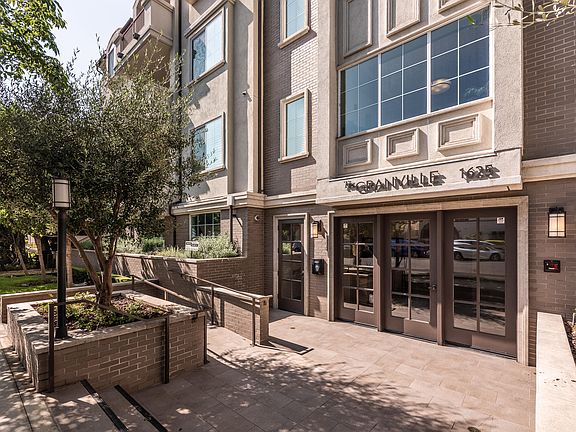 4th image of 1625 Granville Ave APT 306
