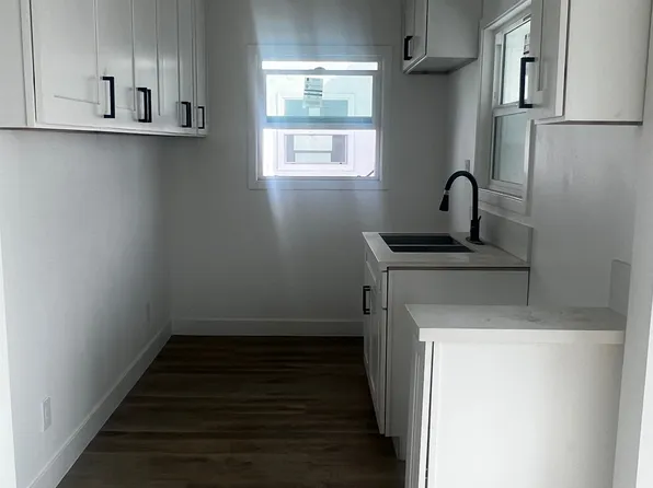 1123 W 43rd St #4, Los Angeles, CA 90037