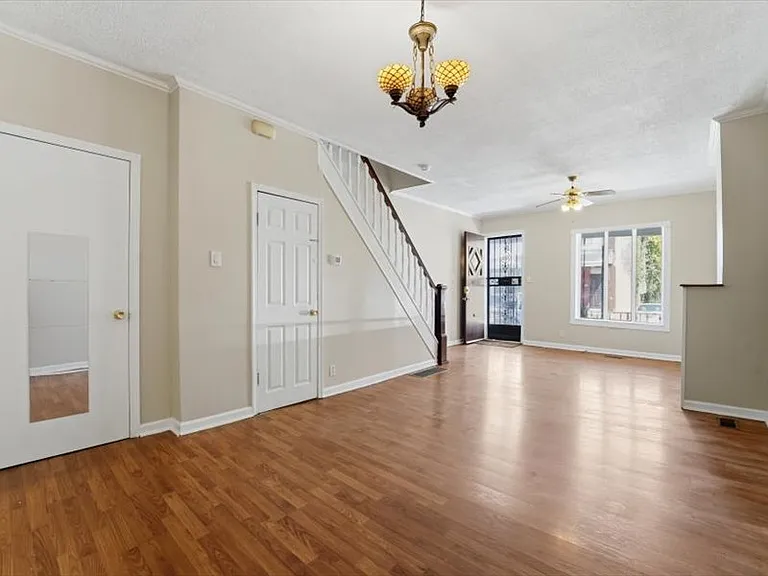 5538 Walton Ave — Photo 6