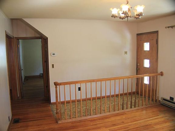2nd image of 207 E Chestnut St APT 1