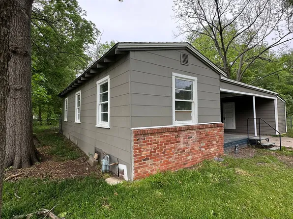 106 Circle Dr, Bogata, TX 75417