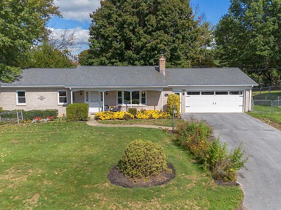 5th image of 8 Brightwood Dr