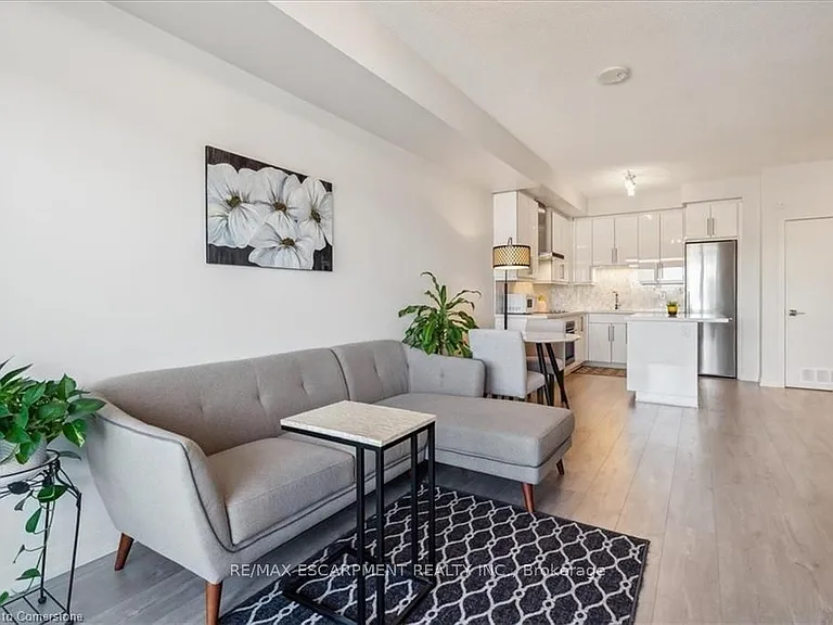 2093 Fairview St #1910 — Photo 3