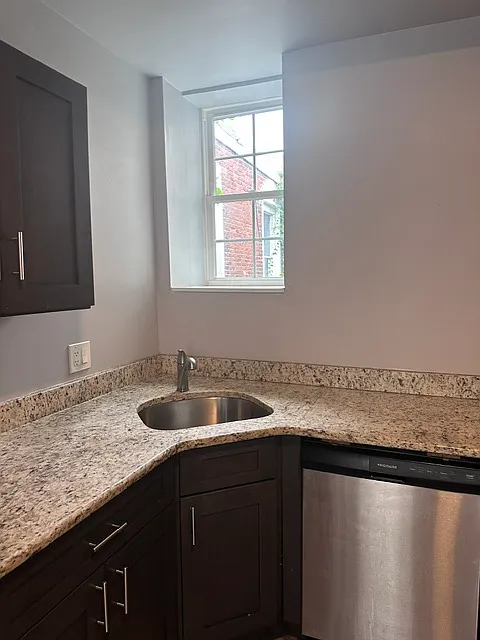 3 bed, 1100 sqft, $1,700 — Photo 3