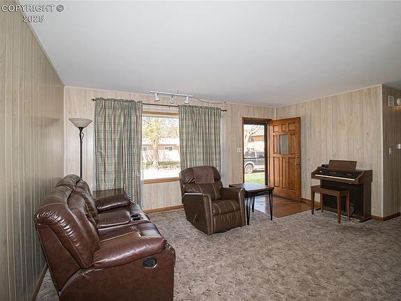 4th image of 1008 E 2nd St