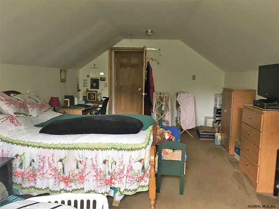 4th image of 252 Greenfield Ave