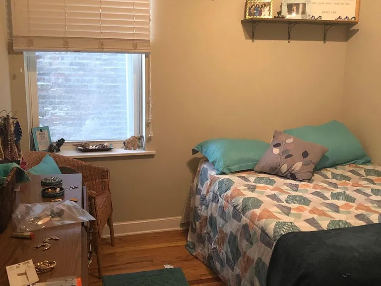 Secondary Bedroom Fits Full to Queen Bed