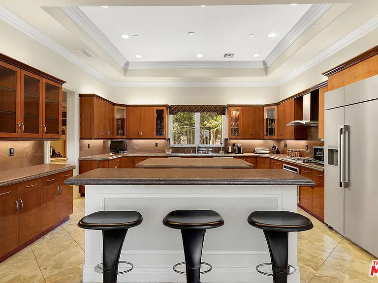 18047 Karen Dr — Photo 10