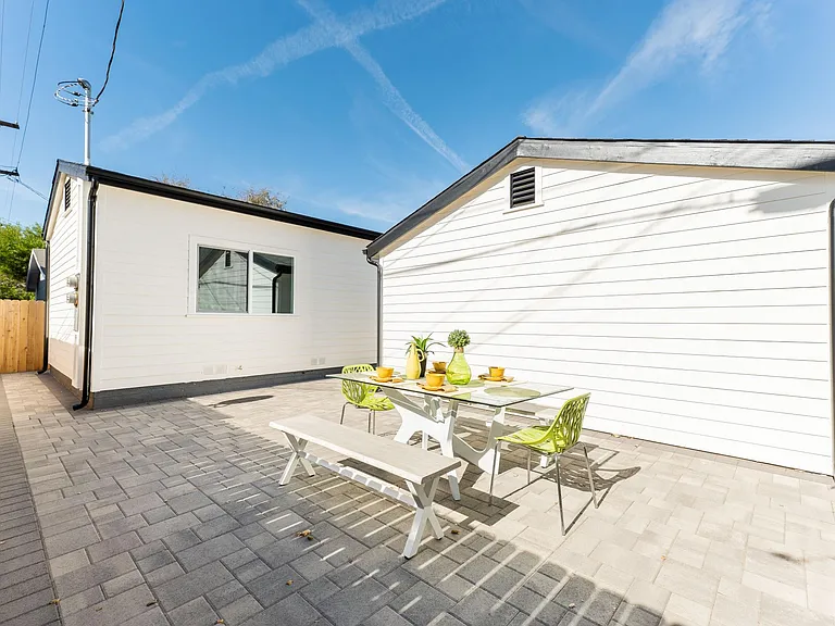 526 W Doran St — Photo 18