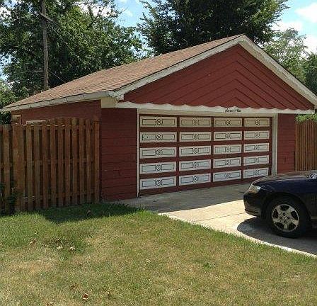 5th image of 709 E 155th Pl