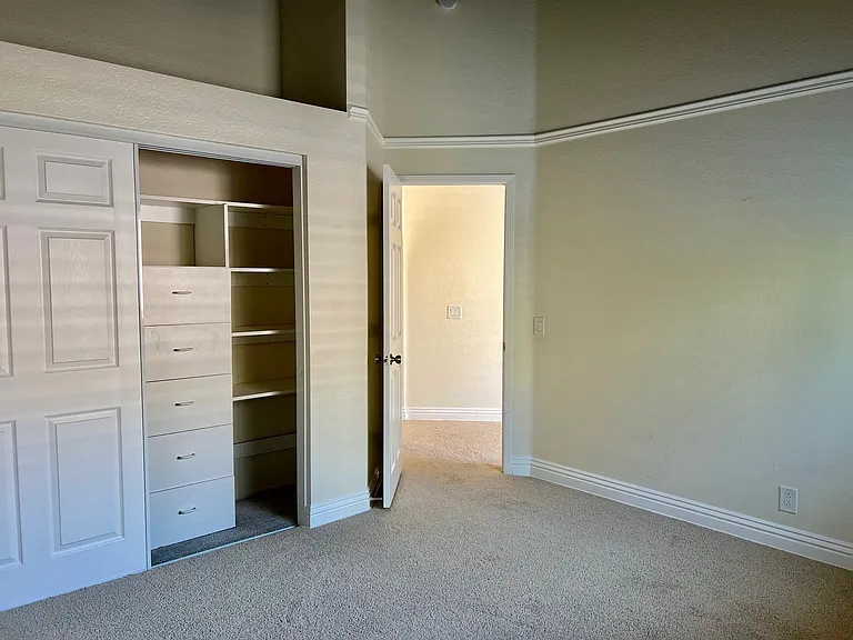 25682 Nottingham Ct — Photo 5