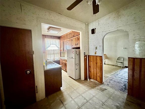 5th image of 2327 E 24th St