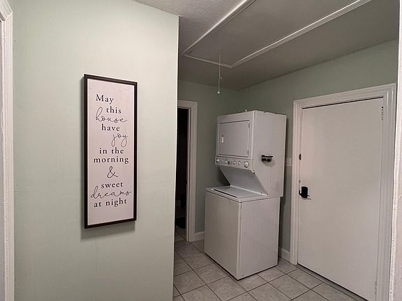 5th image of 229 York St NE #1/2