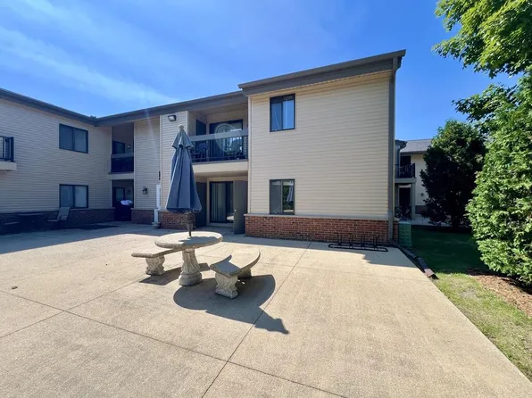 1061 Regent ROAD #612, Oconomowoc, WI 53066