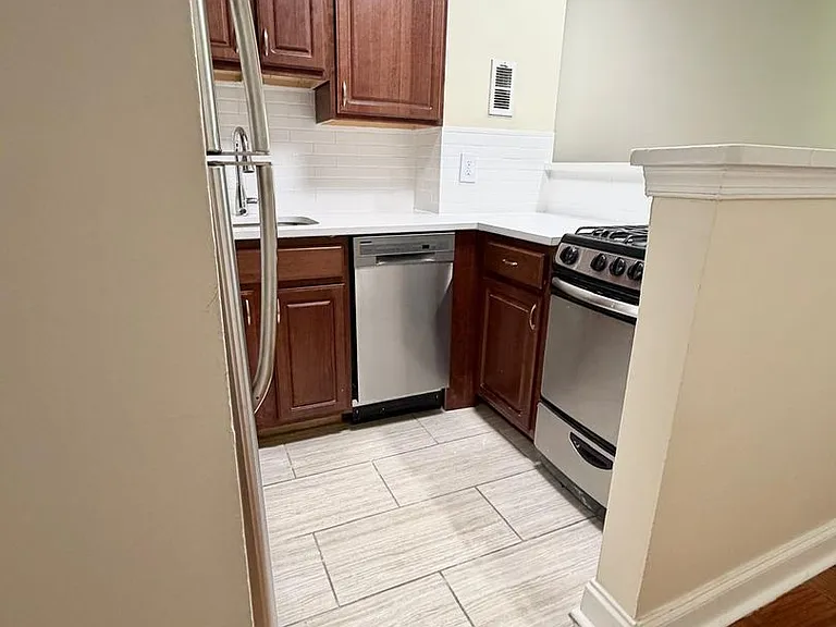 Park East Apartments — Photo 54