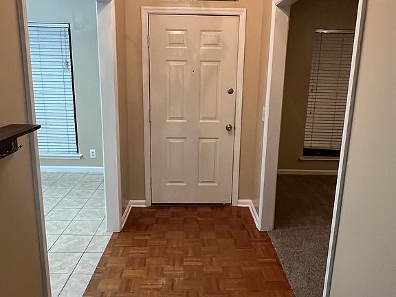 3rd image of 152 Woodvalley Ct