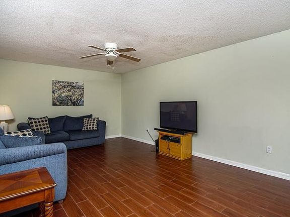 4th image of 528 Peace Dr