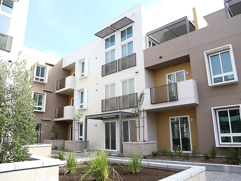 101 Alhambra Square — Photo 18