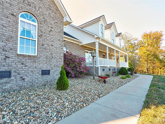 4th image of 204 Hilltop Farm Ln