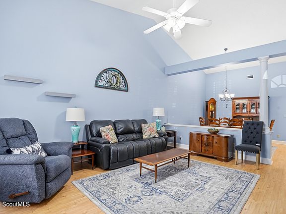 4th image of 211 Peppertree Crossing Ave