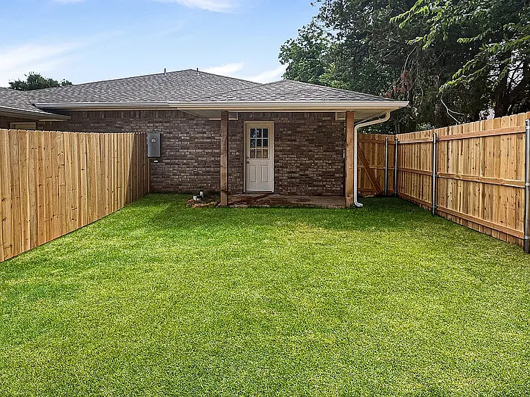 2106 Charles Whitlow Ave — Photo 15