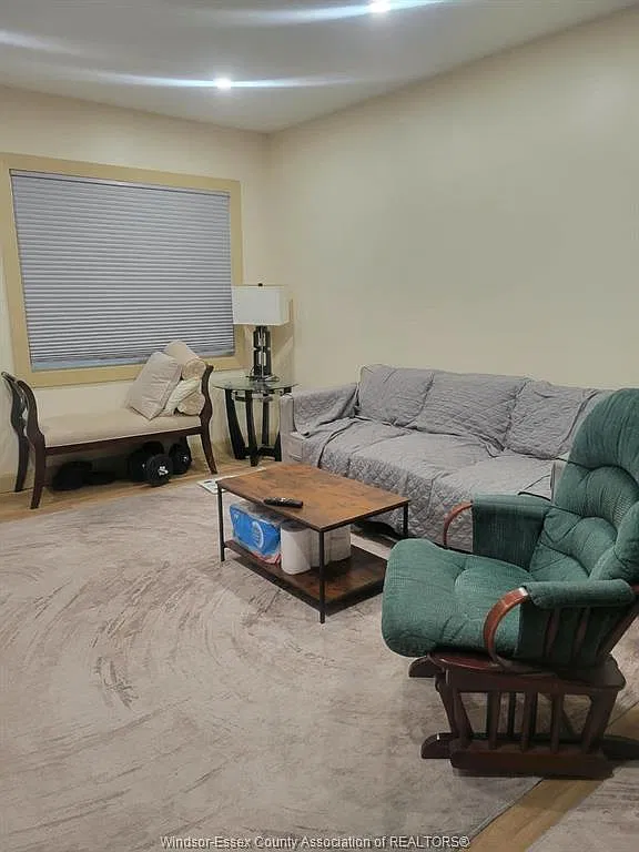 3 bed, $2,000 — Photo 4