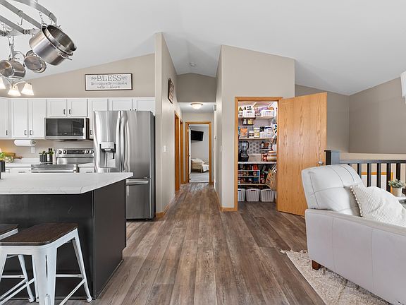 3rd image of 4007 Grapevine Ln
