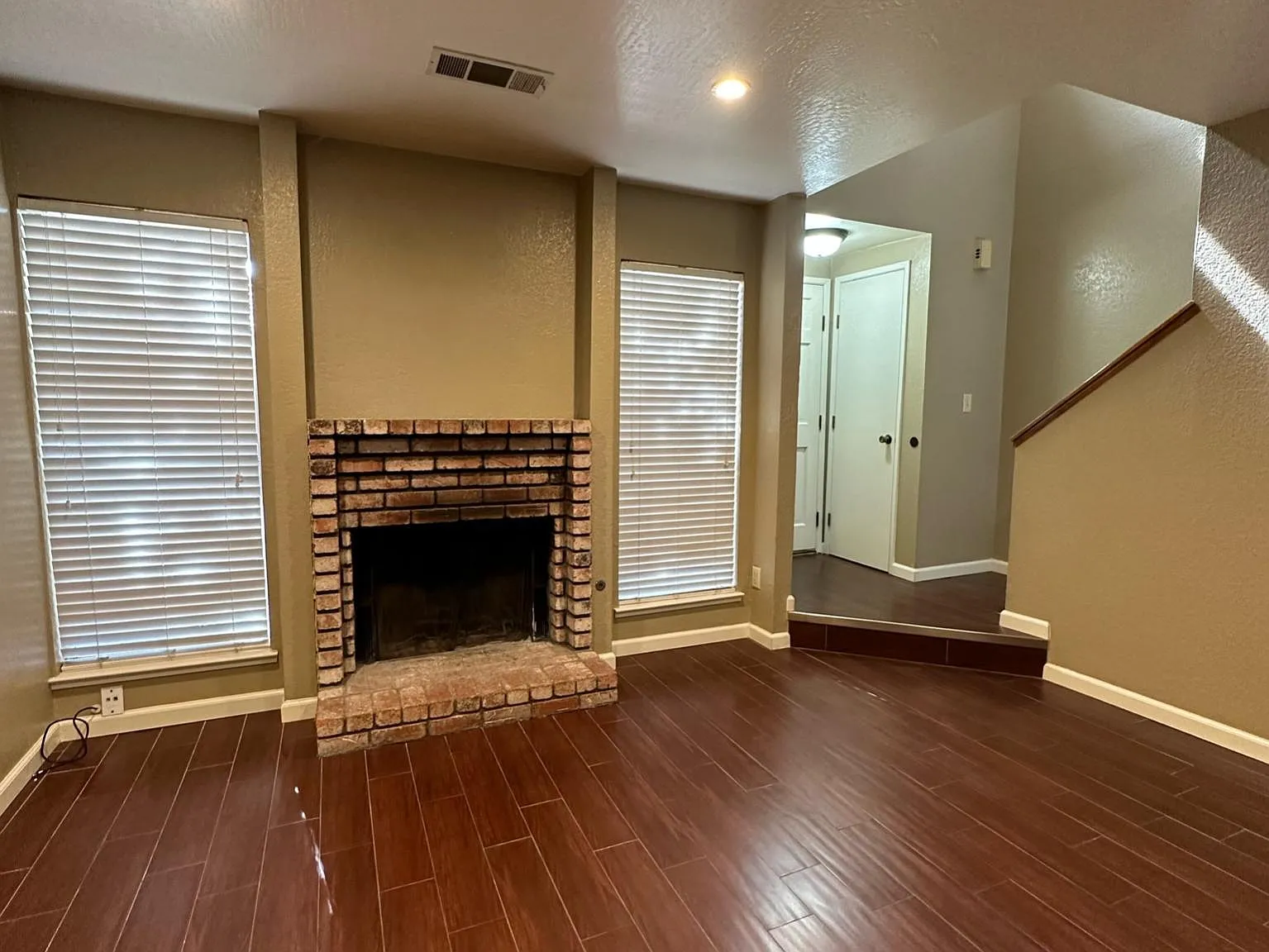 2 bed, 1.5 bath, 1215 sqft, $2,300 — Photo 4