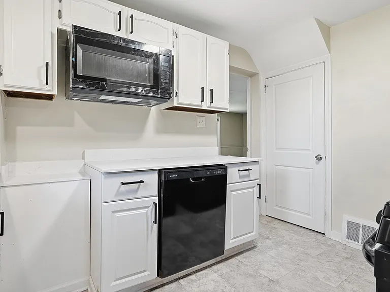 624 Elm Dr — Photo 7