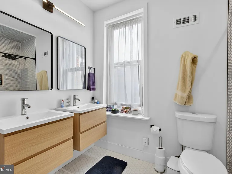 2356 E Susquehanna Ave — Photo 26