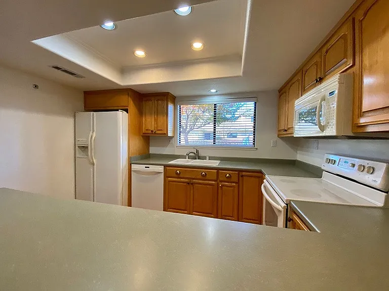 1633 San Vicente Ave — Photo 12