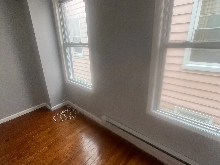 961 Grove St #1R — Photo 6