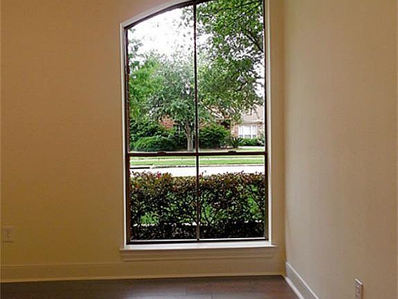 2nd image of 14202 Glasgow Pl