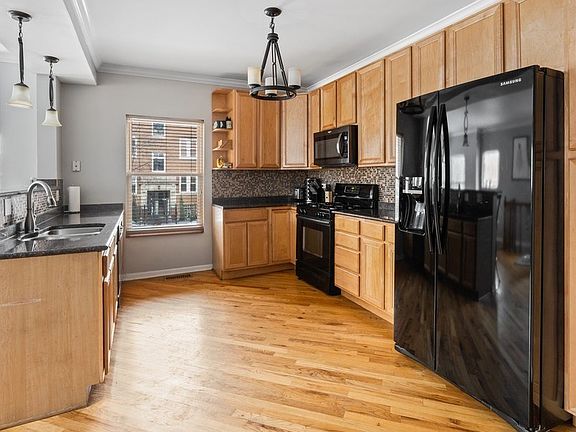 2nd image of 3653 W Leland Ave APT 1W
