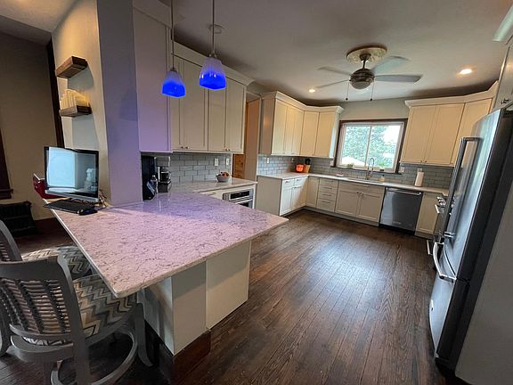 4th image of 347 1st Ave
