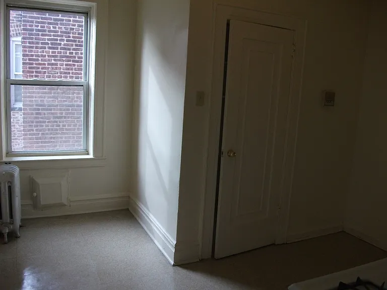 654 Lyons Avenue — Photo 12