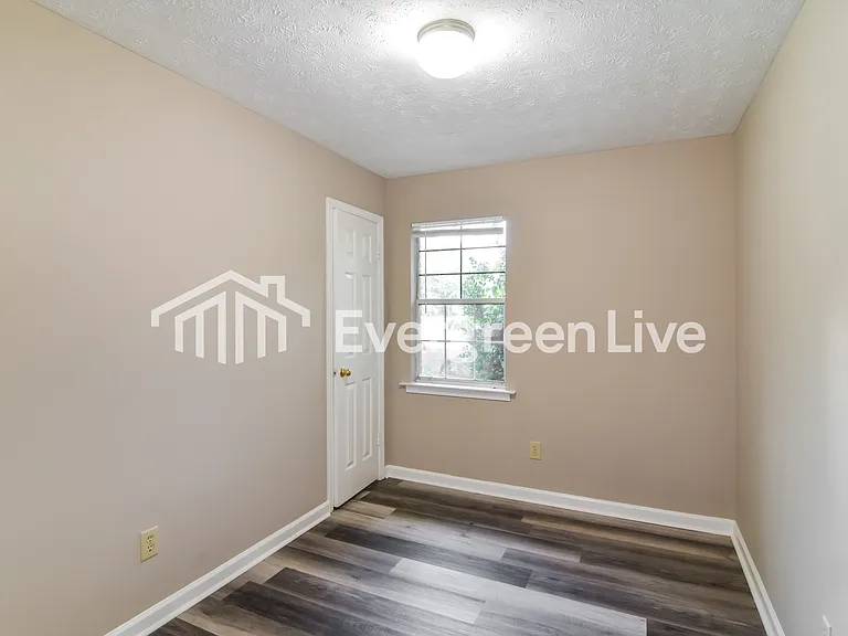 525 Saddlewood Dr — Photo 9