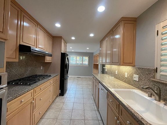 4th image of 2563 Briarwood Dr