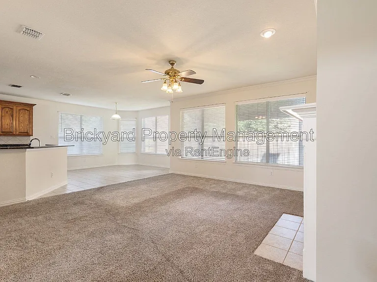 4409 Mitchell Ln — Photo 23