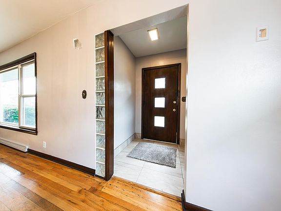 3rd image of 2117 Sharon Ave