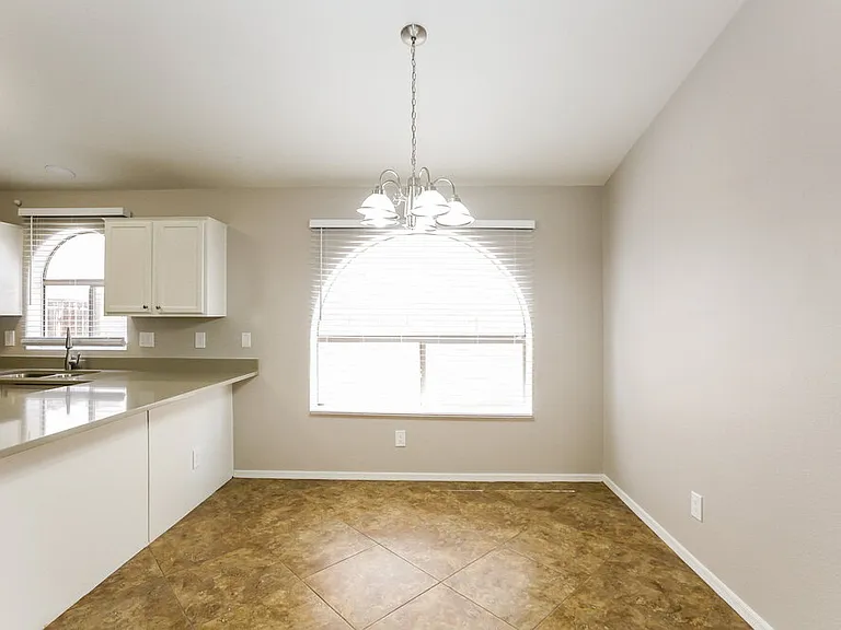 1058 S Sierra St — Photo 8