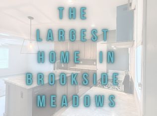 W211N11451 Woodfield Ln, Germantown, WI 53022