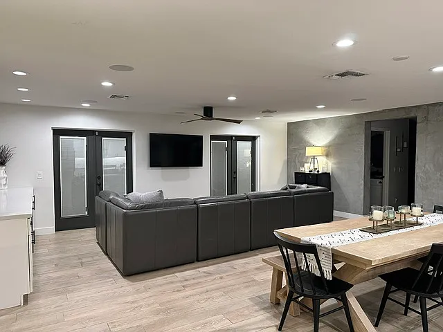 301 E Royal Palm Rd — Photo 16