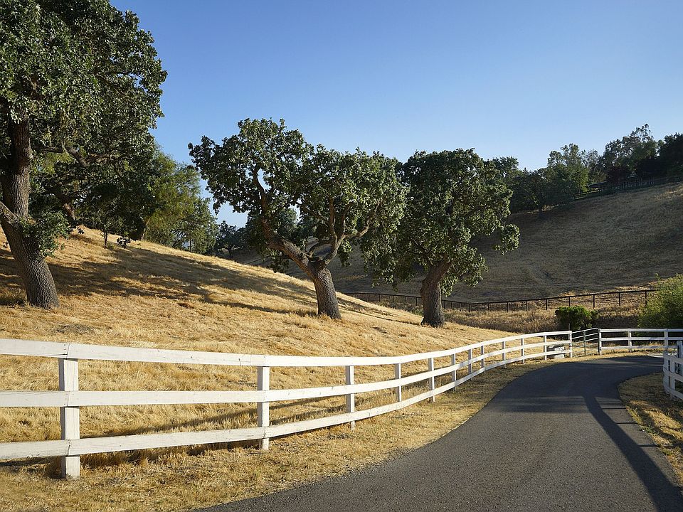 2nd image of 1544 Rolling Hills Rd