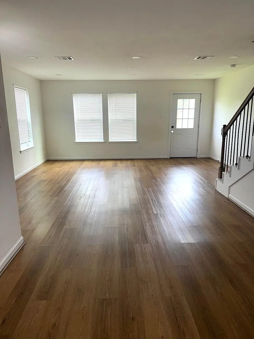9911 Porto Rico Rd — Photo 2