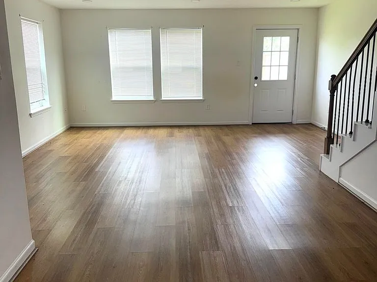 9911 Porto Rico Rd — Photo 2