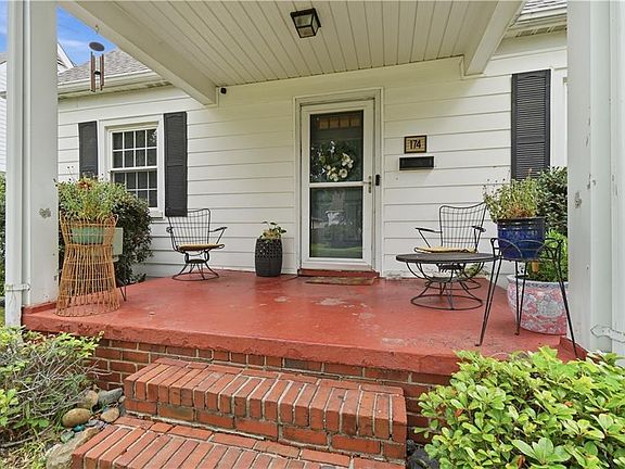 3rd image of 174 W Lorengo Ave