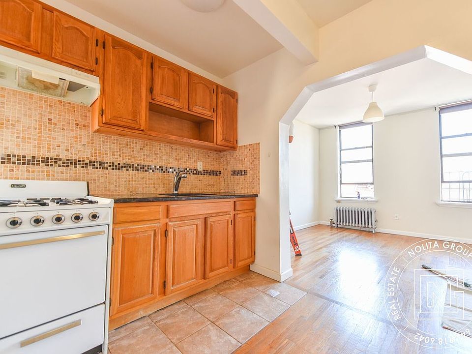 1st image of 160 Allen St APT 18